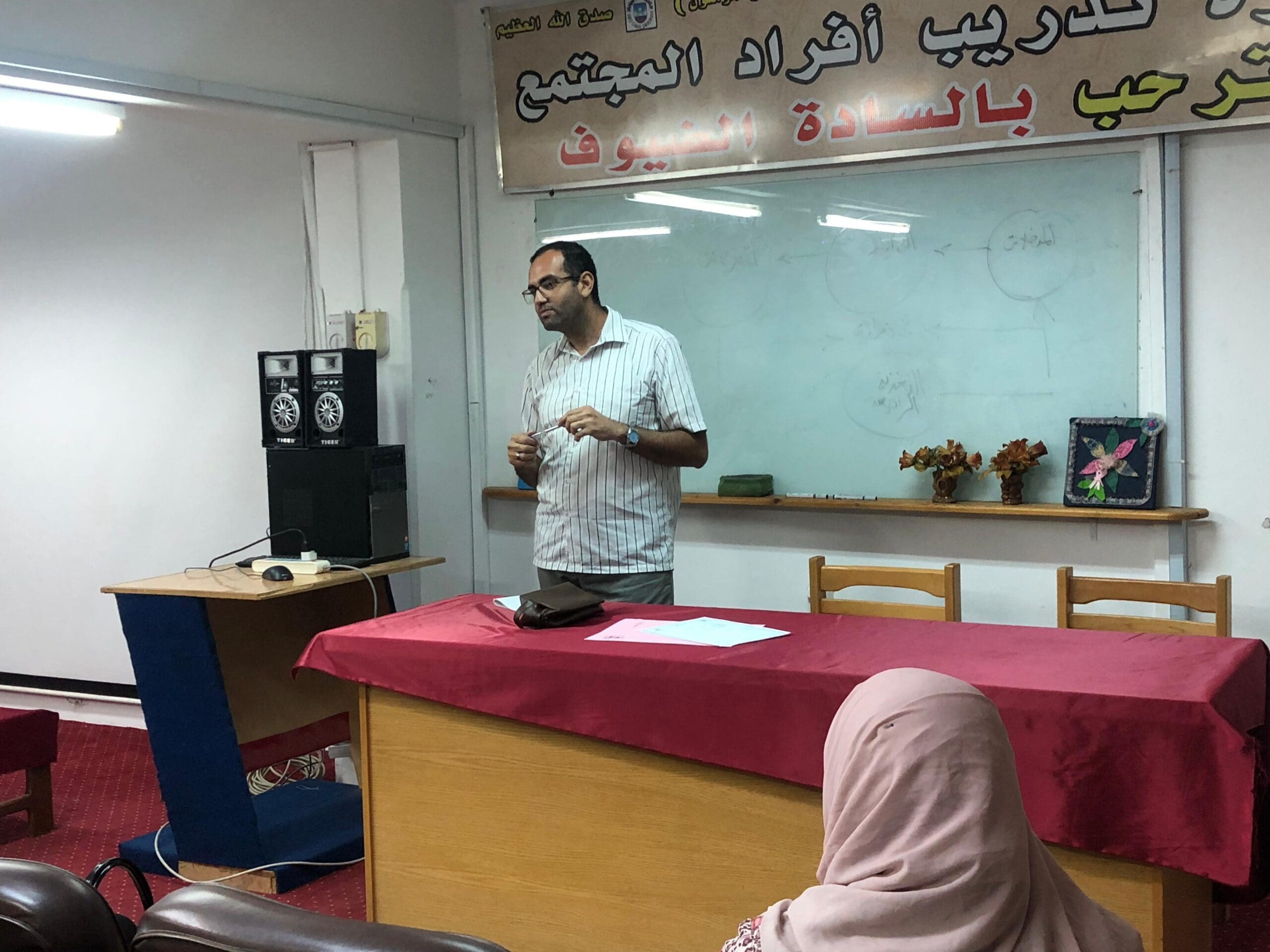 IMG 20250912 WA0016 scaled الوادي جامعة قناة السويس تنظم برنامجًا تدريبيًا حول تأثير القابلية للاستهواء في انتشار الشائعات موقع في الجامعة