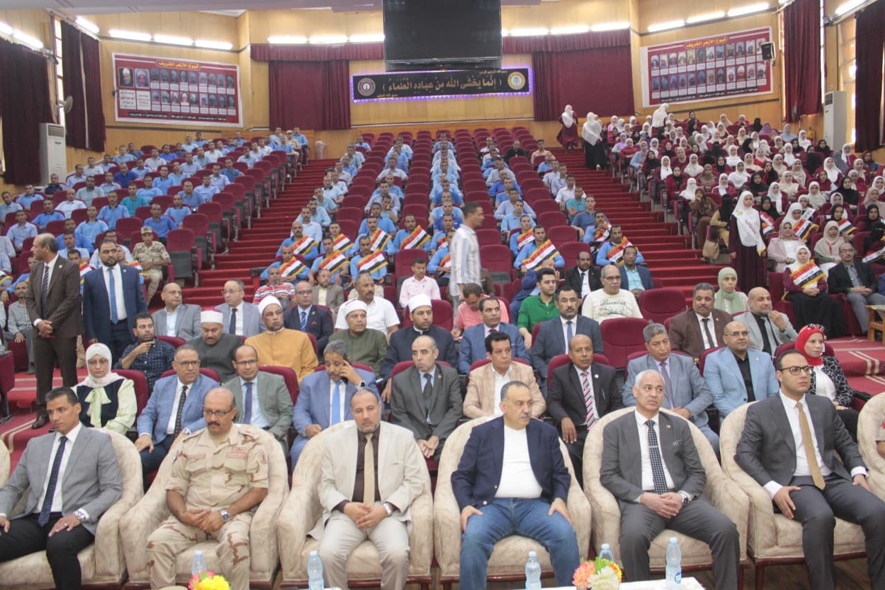 IMG 20250914 WA0139 طارق الدسوقي رئيس جامعة أسيوط يشيد باحتفالية الأزهر فرع أسيوط بالمولد النبوي ويؤكد تكامل الرسالتين في نشر صحيح الدين موقع في الجامعة