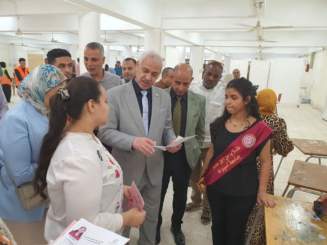 IMG 20250916 WA0015 جامعة جامعة أسيوط تواصل أعمال الكشف الطبي للطلاب المستجدين حتى 2 أكتوبر 2025/2026 موقع في الجامعة