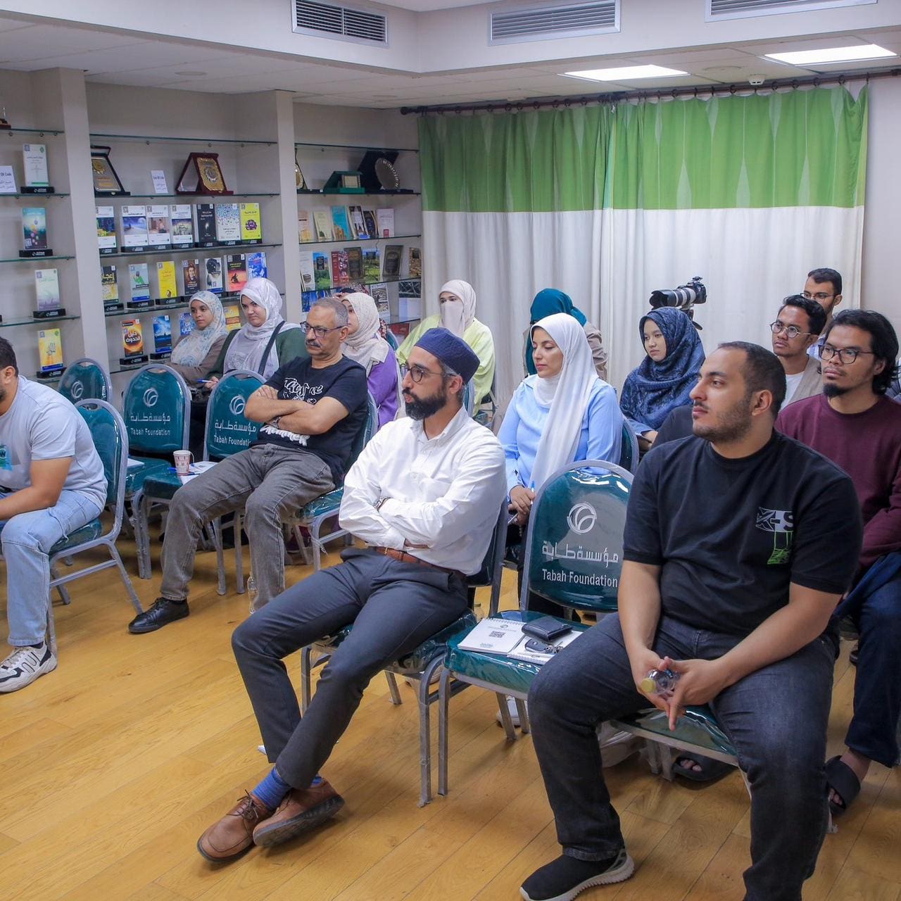 IMG 20250916 WA0026 1 الشيخ المحفوظ بن بيه مؤسسة طابة تناقش الذكاء الاصطناعي والخطاب الديني نحو تأصيلٍ واعٍ لبنية الخطاب موقع في الجامعة