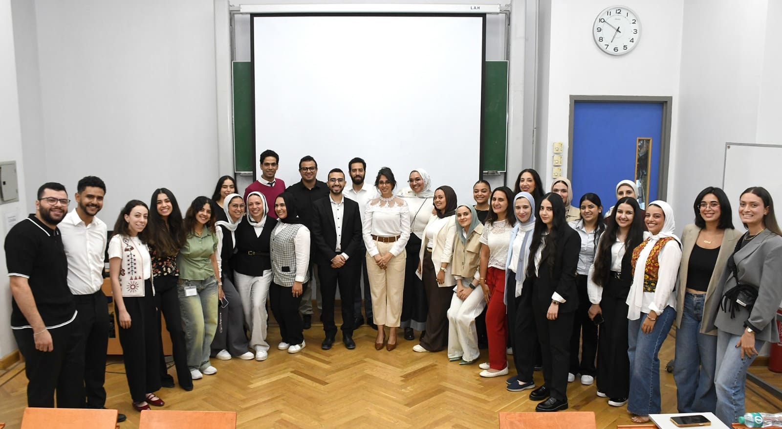 IMG 20250921 WA0017 جامعة مصر للمعلوماتية الجامعة الألمانية بالقاهرة تقدم دبلومة مبتكرة في التسويق الدوائي مدعومة بالذكاء الاصطناعي 2025/2026 موقع في الجامعة