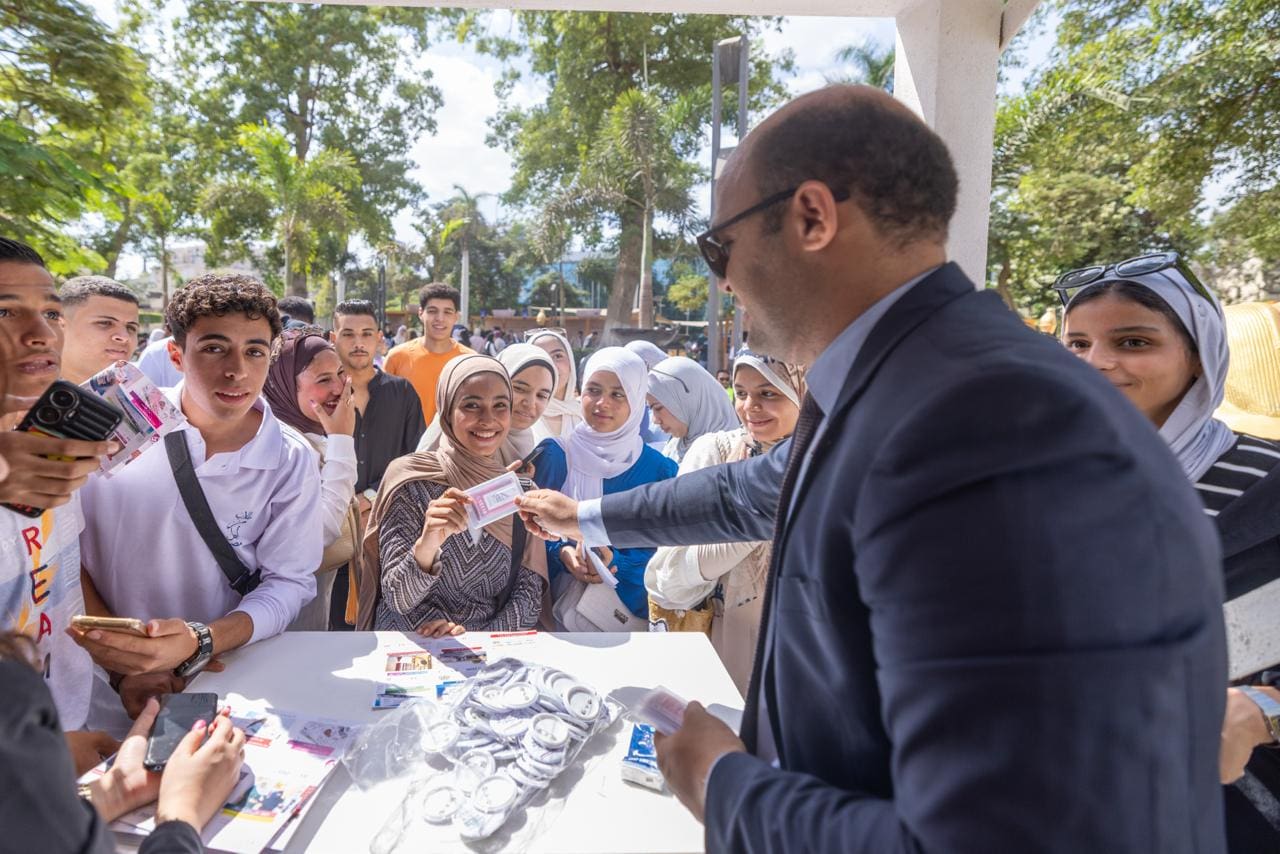 IMG 20250921 WA0066 صندوق صندوق تحيا مصر في جامعة عين شمس احتفالا بالعام الجامعي الجديد موقع في الجامعة