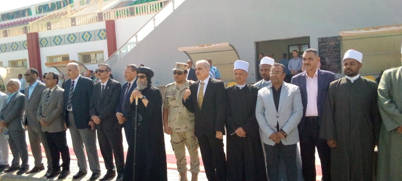IMG 20250922 WA0058 جامعة أسوان تحيا مصر بالعلم والوحدة.. جامعة أسوان تستقبل عامها الجديد بتحية العلم وعروض رياضية طلابية  موقع في الجامعة