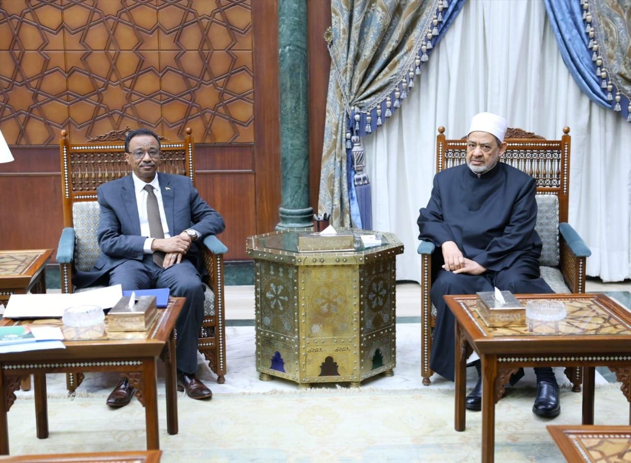 IMG 20250923 WA0074 الدراسات تعزية وتعاون علمي.. شيخ الأزهر يلتقي وزير التعليم العالي السوداني بالقاهرة موقع في الجامعة
