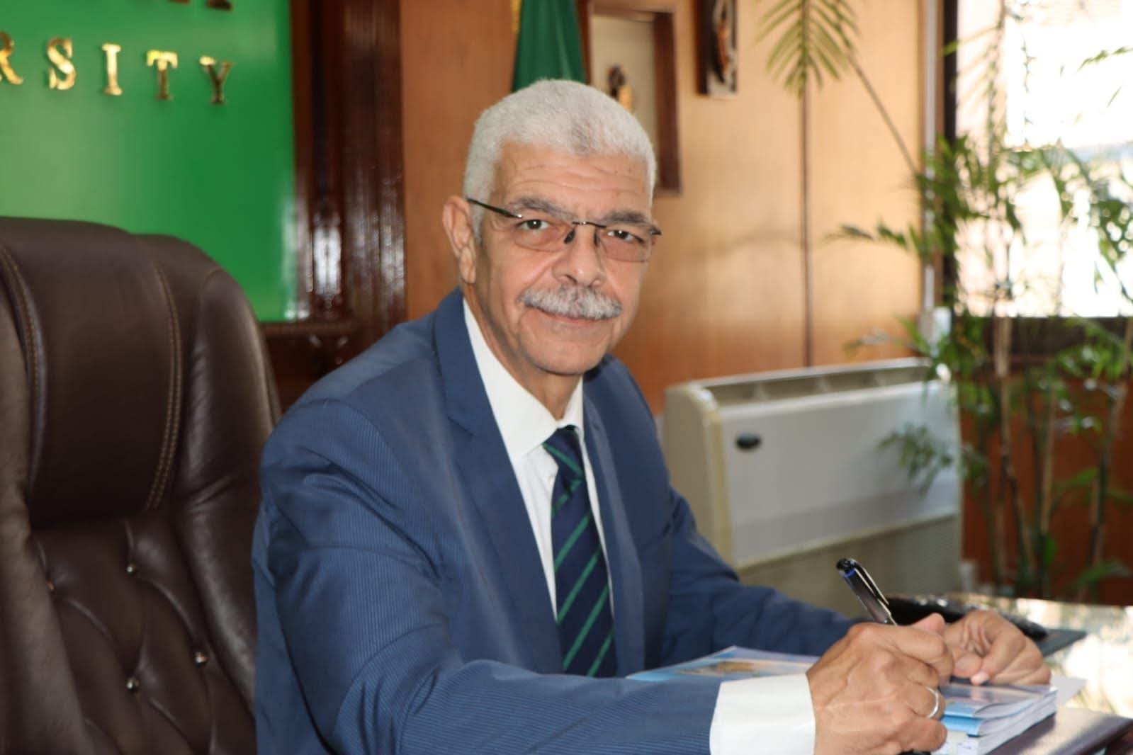 IMG 8915 جامعة رئيس جامعة المنوفية يعقد لجنتي المكتبة المركزية والمكتبات "أون لاين" موقع في الجامعة