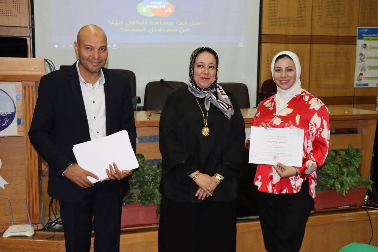 IMG 9374 المعهد المعهد العالي للصحة العامة بجامعة الإسكندرية يختتم فعاليات مدرسة "الصحة الواحدة" الصيفية 2025 موقع في الجامعة