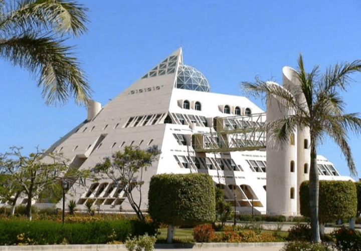 IMG ٢٠٢٥٠٦٢٢ ١٩٤٨٠٩ الكشف كل ما تريد معرفته عن كلية إدارة الأعمال بجامعة العبور للعلوم والتكنولوجيا موقع في الجامعة