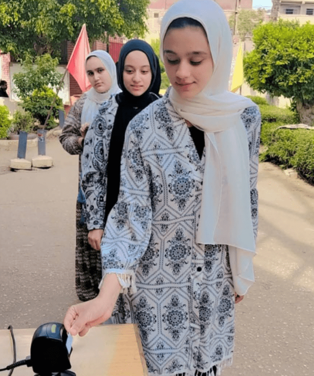 IMG ٢٠٢٥٠٩٢٠ ١٨٠٨١٥ كفر تجربة جديدة لتسجيل الغياب بالمدارس عن طريق الواتس آب.. البداية من المنوفية موقع في الجامعة