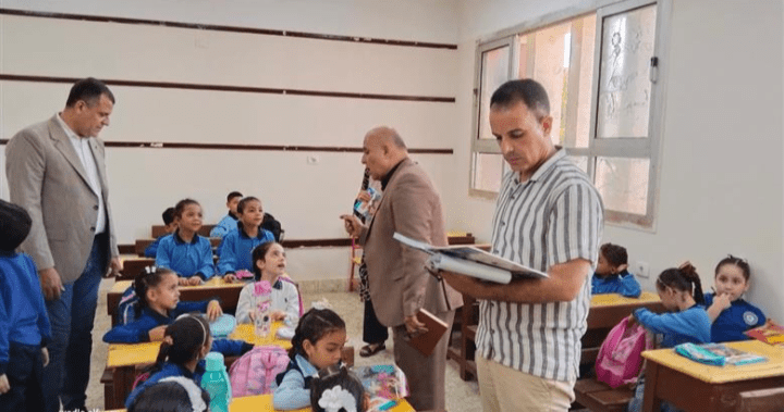 IMG ٢٠٢٥٠٩٢١ ١٦٤٣١٧ زيارة زيارة مفاجئة لمدارس الزرقا بدمياط.. وطلاب الثانوية يناقشون مسؤولي التعليم في نظام البكالوريا موقع في الجامعة