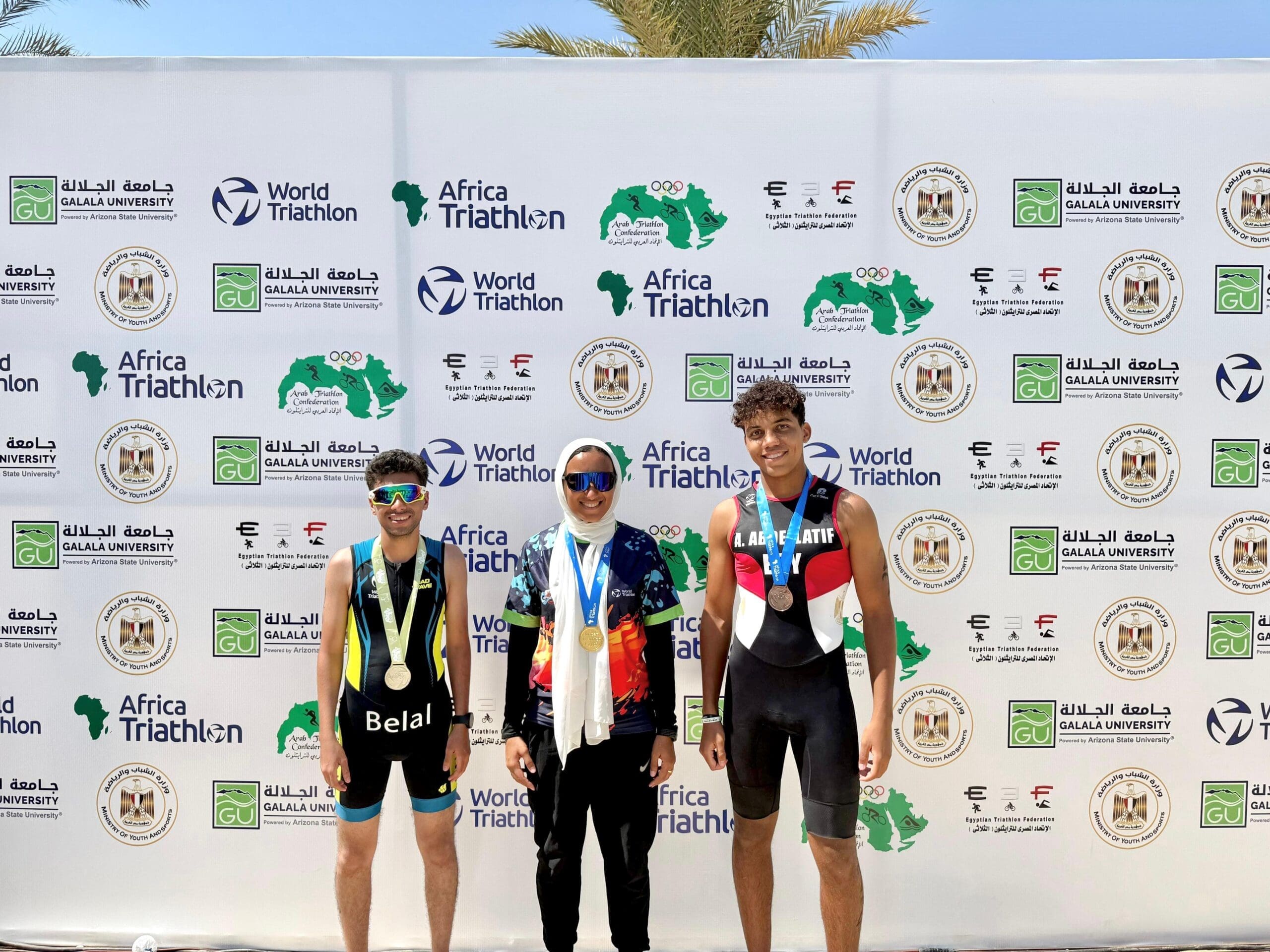 b1a92dea 0394 4277 ac4a ef4d742822e2 1 scaled الجلالة جامعة الجلالة تهنئ أبطالها الفائزين بميداليات البطولة العربية والأفريقية للترايثلون بمدينة الجلالة موقع في الجامعة