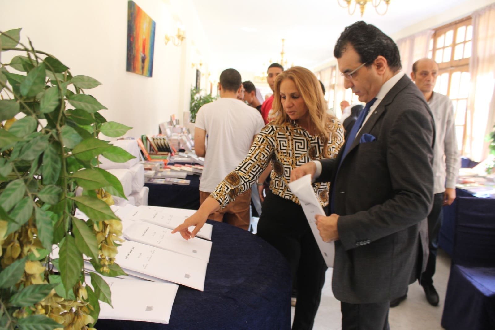 024fe5a3 fb15 4460 a28d d1b94cb705e9 جامعة المنوفية شاهد.. عميدة آداب عين شمس تفتتح معرضًا للكتاب وسط إقبال طلابي موقع في الجامعة