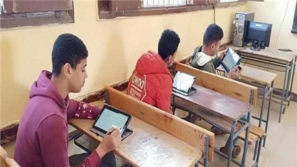 قرار مهم لـ الصفين الأول والثاني الثانوي حول عقد الامتحانات إلكترونيًا