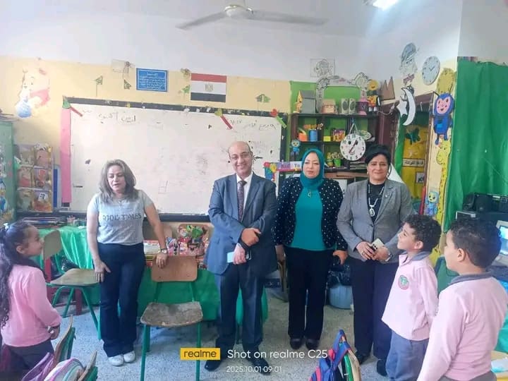 1759335630063 طلاب المطرية نائب وزير التعليم يتابع انتظام الدراسة بمدارس الزيتون ويؤكد: الكتب تسلَّم دون ربط بالمصروفات موقع في الجامعة