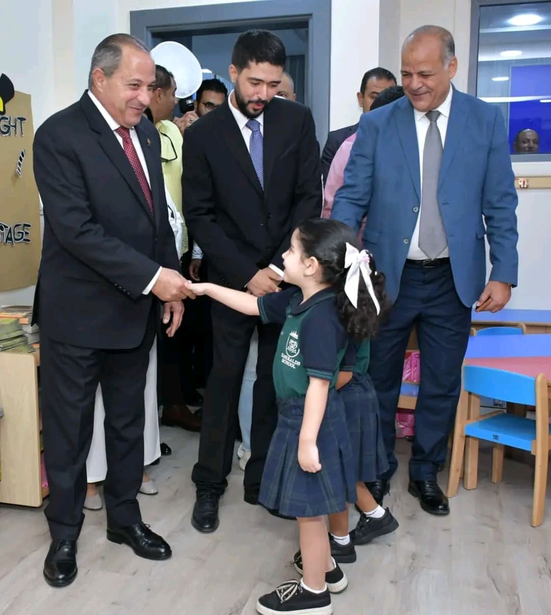 محافظ بورسعيد يتابع انتظام الدراسة بمدرسة أميرالد الدولية ويؤكد: التعليم أولوية قصوى