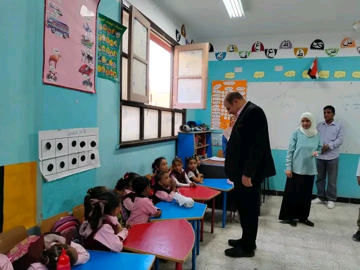1759422154276 المدرسة مدير تعليم قنا يحذر من الكتابة على السبورات الذكية ويوجه بتحميل المناهج من موقع الوزارة موقع في الجامعة