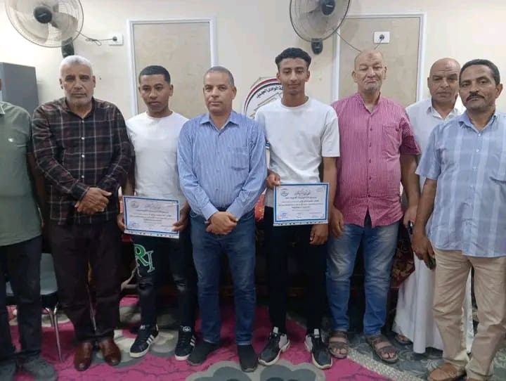 1759525400861 الشهادة الإعدادية تكريم طالبين بالوادي الجديد أعادا مبلغًا ماليًا لصاحبته تقديرًا لأمانتهما موقع في الجامعة