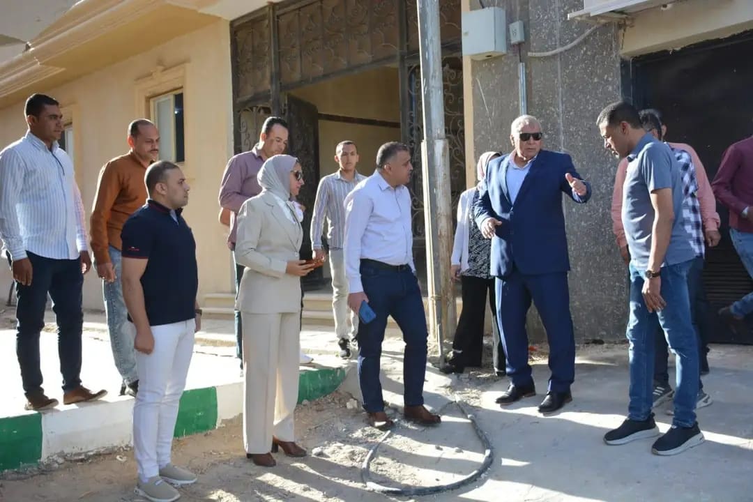 محافظ الوادي الجديد يتابع تجهيز و تأثيث مقار سكن الطالبات بالخارجة