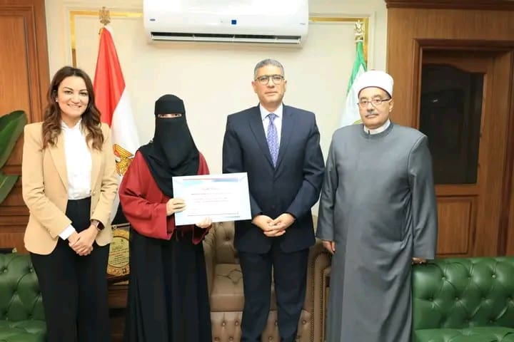 1759949228075 دليل محافظ الجيزة يكرم أوائل الثانوية الأزهرية على مستوى الجمهورية موقع في الجامعة