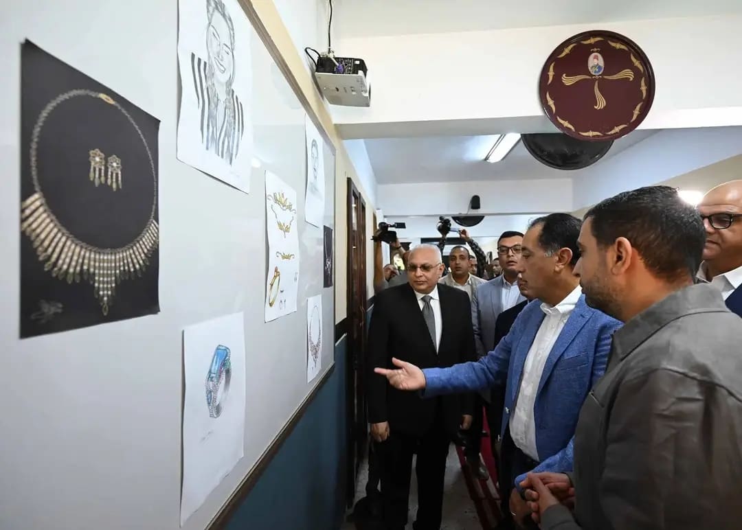 1760183863536 مدبولي خلال جولته بالقليوبية.. مدبولي يتفقد مدرسة "إيجيبت جولد" ويؤكد: التعليم الفني يعيش نقلة نوعية موقع في الجامعة