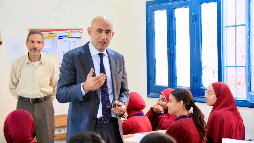 وزير التعليم يحاور طالبات الفيوم حول البكالوريا المصرية وتجربة منصة "كيريو"