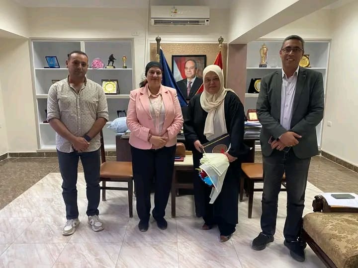 1760550636266 جولات بعد سنوات من العطاء.. تعليم السويس يحتفي بمدير عام الشئون المالية والإدارية ماجدة محمود موقع في الجامعة