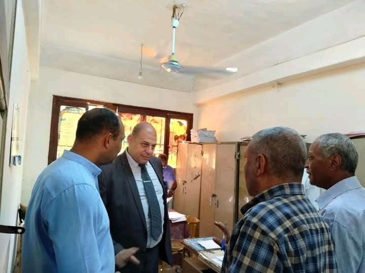 1760894182441 المدرسة مدير تعليم قنا يشيد بطلاب الذكاء الاصطناعي ويوجه برفع كفاءة القراءة والكتابة بمدارس الوقف موقع في الجامعة