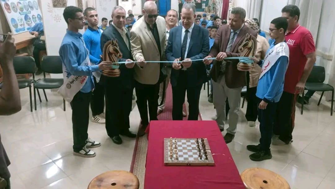 وكيل تعليم أسيوط يشارك طلاب ناصر العسكرية طابور الصباح ويفتتح منافسات كرة القدم والشطرنج