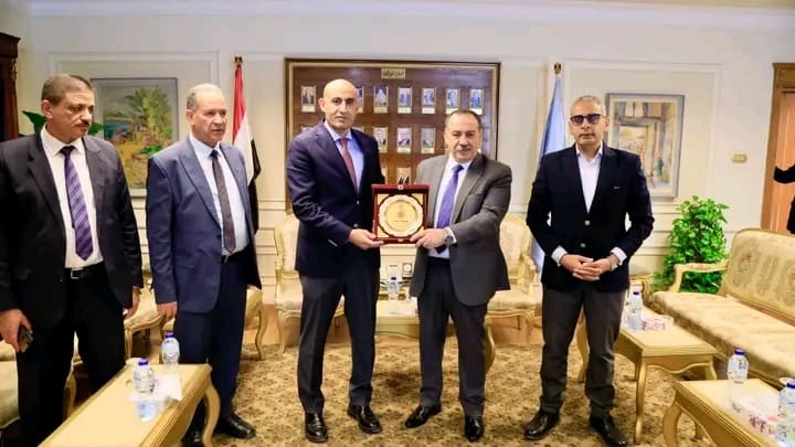 1760971724726 تعليم أسيوط وزير التعليم يشيد بانضباط مدارس أسيوط خلال جولته الميدانية.. والمحافظ يهديه درع التقدير موقع في الجامعة
