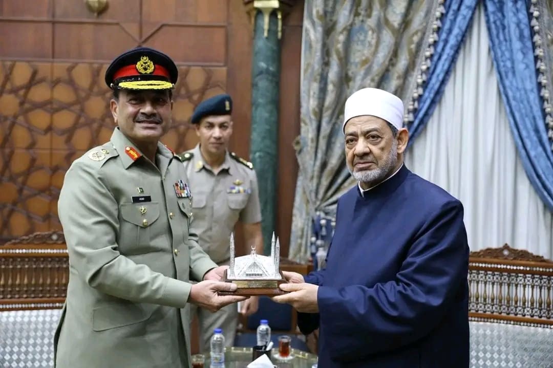 1761224594754 الأركان رئيس الأركان الباكستاني يشيد بدور الأزهر في نشر التعليم الوسطي ويدعو الإمام الأكبر لزيارة إسلام آباد موقع في الجامعة