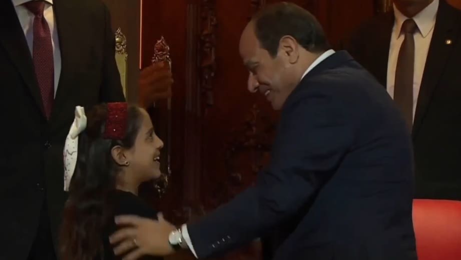 1761415599 34d94b45 3670 488e 9a97 1503d4fa24f1 سوهاج لحظة إنسانية.. الرئيس السيسي يحقق حلم طفلة فلسطينية خلال احتفالية وطن السلام موقع في الجامعة