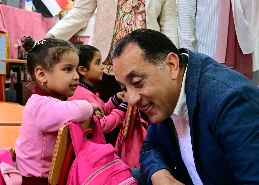1761473530880 التعليم العالي زيارة خارج الجدول.. رئيس الوزراء يدخل أول مدرسة يقابلها في السويس للاطمئنان على انتظام الدراسة موقع في الجامعة