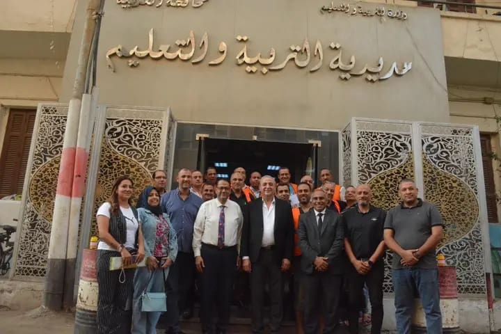 1761500235037 جامعة الغردقة محافظ الغربية يُشارك معلمي الغربية حملة تزيين الأسوار.. ويوجّه بتعميم المبادرة في جميع الإدارات   موقع في الجامعة
