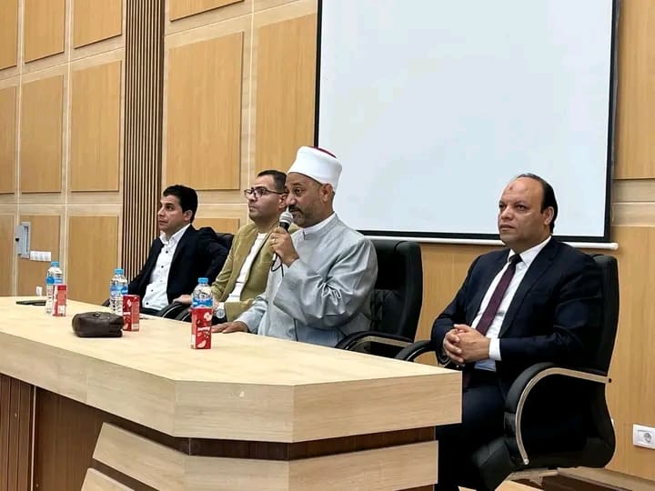1761580873909 جامعة الغردقة ضمن مبادرة صحح مفاهيمك.. ندوة بعنوان "أخلاق التعامل مع السائح" بجامعة الغردقة موقع في الجامعة