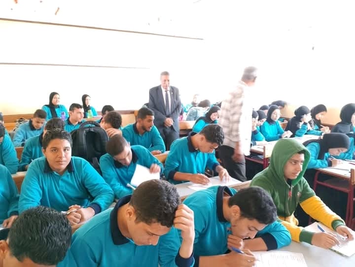1761728561214 طلاب المدارس وكيل تعليم البحيرة يدعو طلاب الثانوية للاستفادة من المنصات الرقمية والذكاء الاصطناعي  موقع في الجامعة