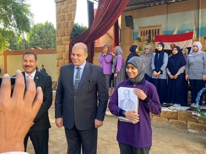 1761848484989 المدرسة من إذاعة المدرسة إلى الفصول.. وكيل تعليم قنا يحتفي بالمتحف المصري الكبير ويؤكد: فخر لكل مصري موقع في الجامعة