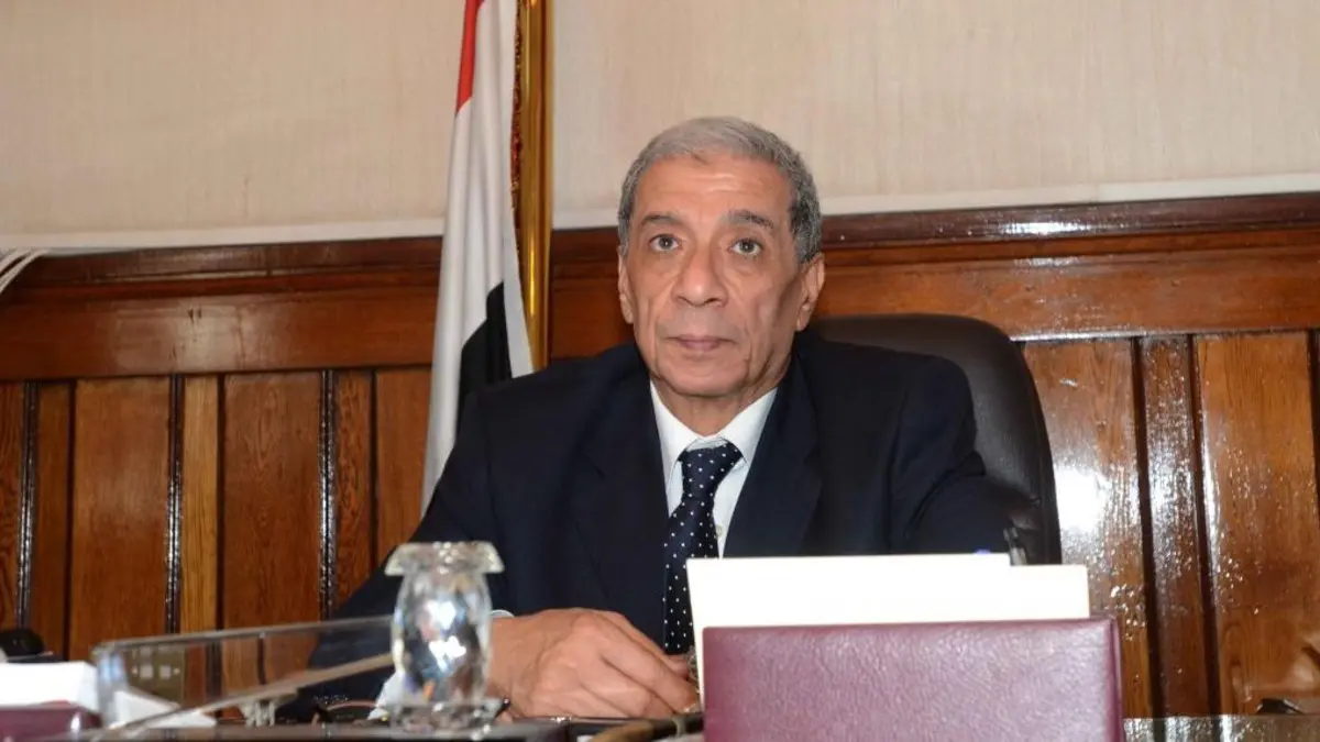 185 عين إطلاق اسم هشام بركات على قاعة بحقوق عين شمس موقع في الجامعة