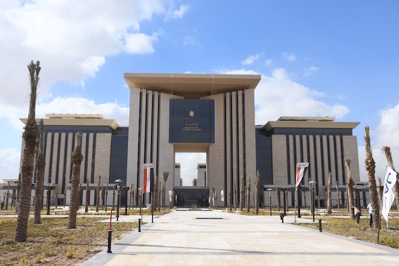 19 2023 638258959153083811 308 جامعة العين إطلاق الخط الساخن في 90 بعثة دبلوماسية وقنصلية لدعم الجاليات المصرية بالخارج موقع في الجامعة