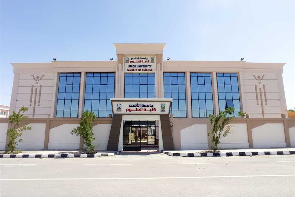 2207808 0 5762 112352 جامعة الأقصر الأهلية قرار مفاجئ يهدد طلاب جامعة الأقصر الأهلية وأولياء الأمور يرفعون شكواهم للوزير موقع في الجامعة