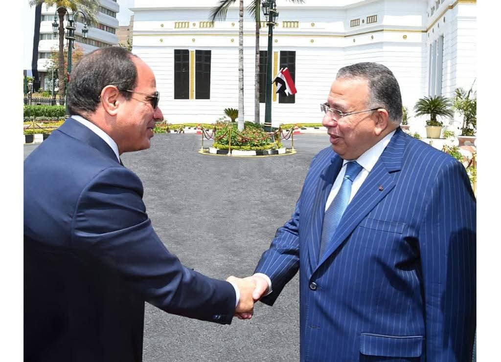 FB IMG 1759775851681 خالد العناني نقيب الأشراف يهنئ الرئيس السيسي بفوز د. خالد العناني بمنصب مدير عام اليونسكو موقع في الجامعة