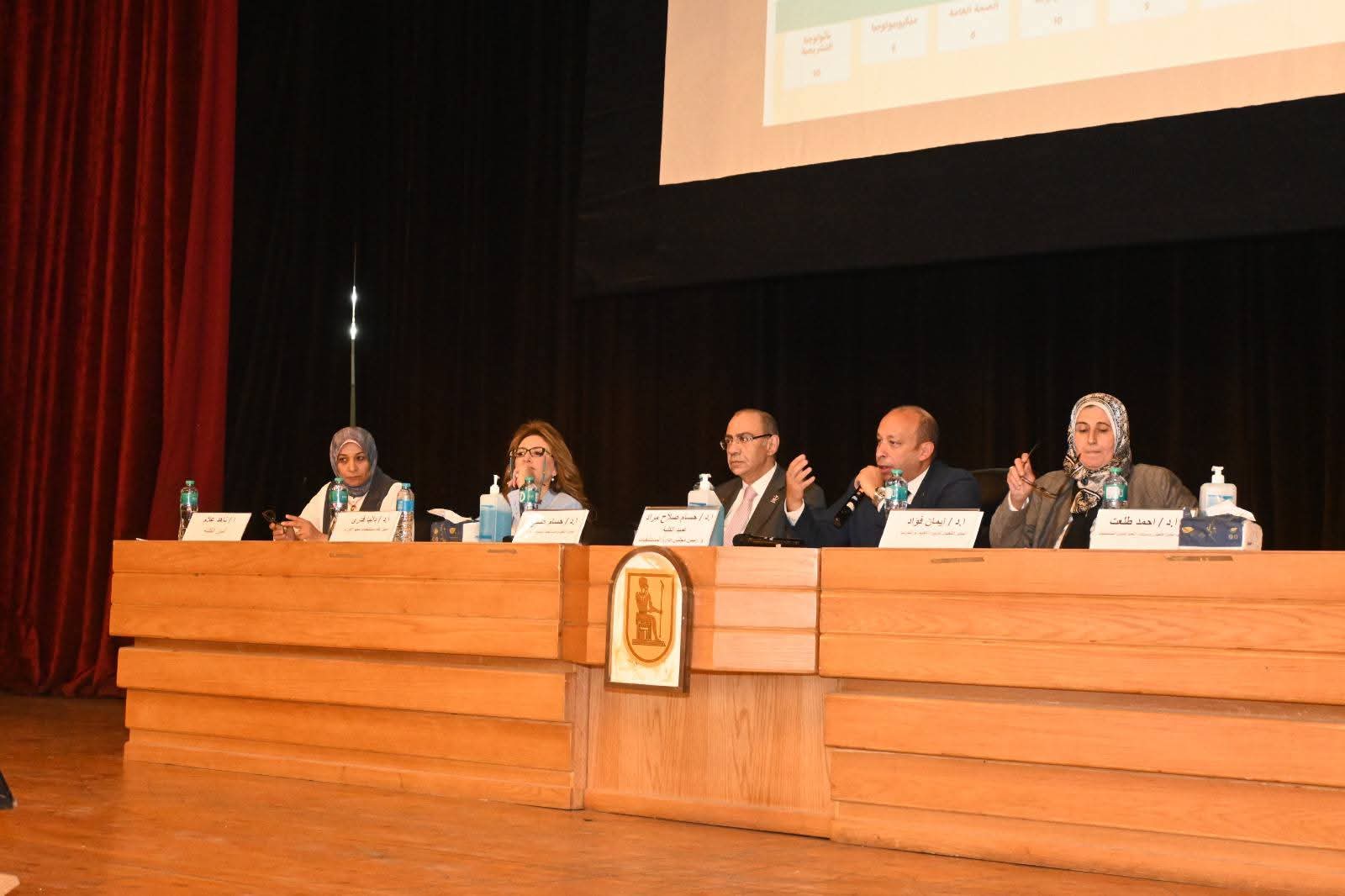 FB IMG 1760093737143 جامعة جامعة القاهرة تعيّن 230 طبيبًا جديدًا من دفعة 2023 بمستشفيات قصر العيني موقع في الجامعة