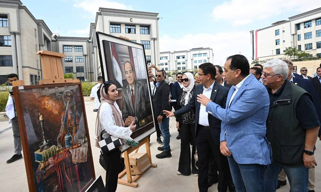FB IMG 1760192506196 جامعة بنها مدبولي يشهد إبداع طلاب بنها في معرض يجسد مشروعات الجمهورية الجديدة موقع في الجامعة