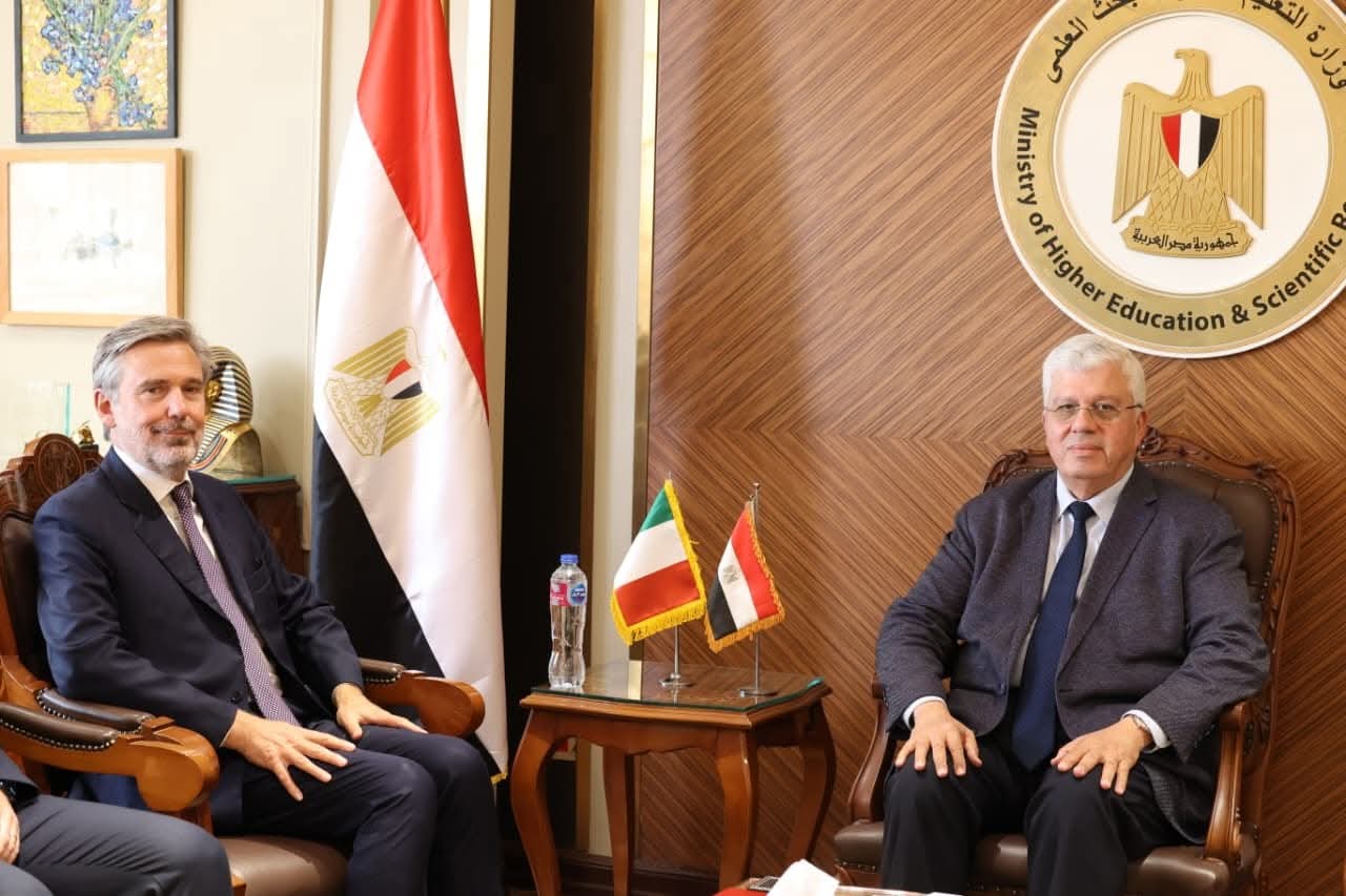 FB IMG 1760339565322 جامعة عاشور  يشيد بالتعاون المصري الإيطالي ويعرب عن تقديره للسفير الإيطالي بمناسبة انتهاء مهامه بالقاهرة  موقع في الجامعة