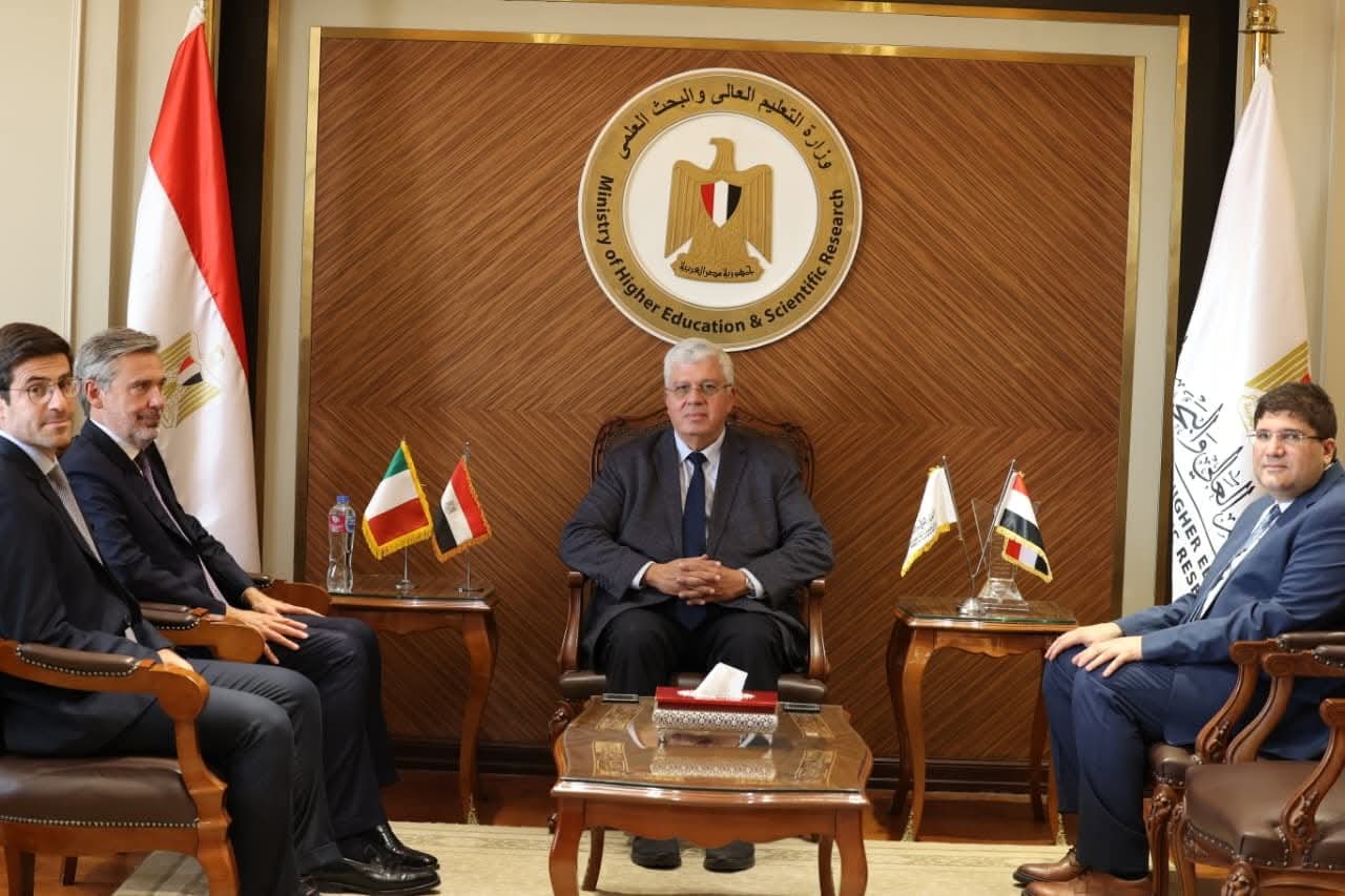 FB IMG 1760339569238 جامعة وزير التعليم العالي يستقبل السفير الإيطالي بالقاهرة موقع في الجامعة