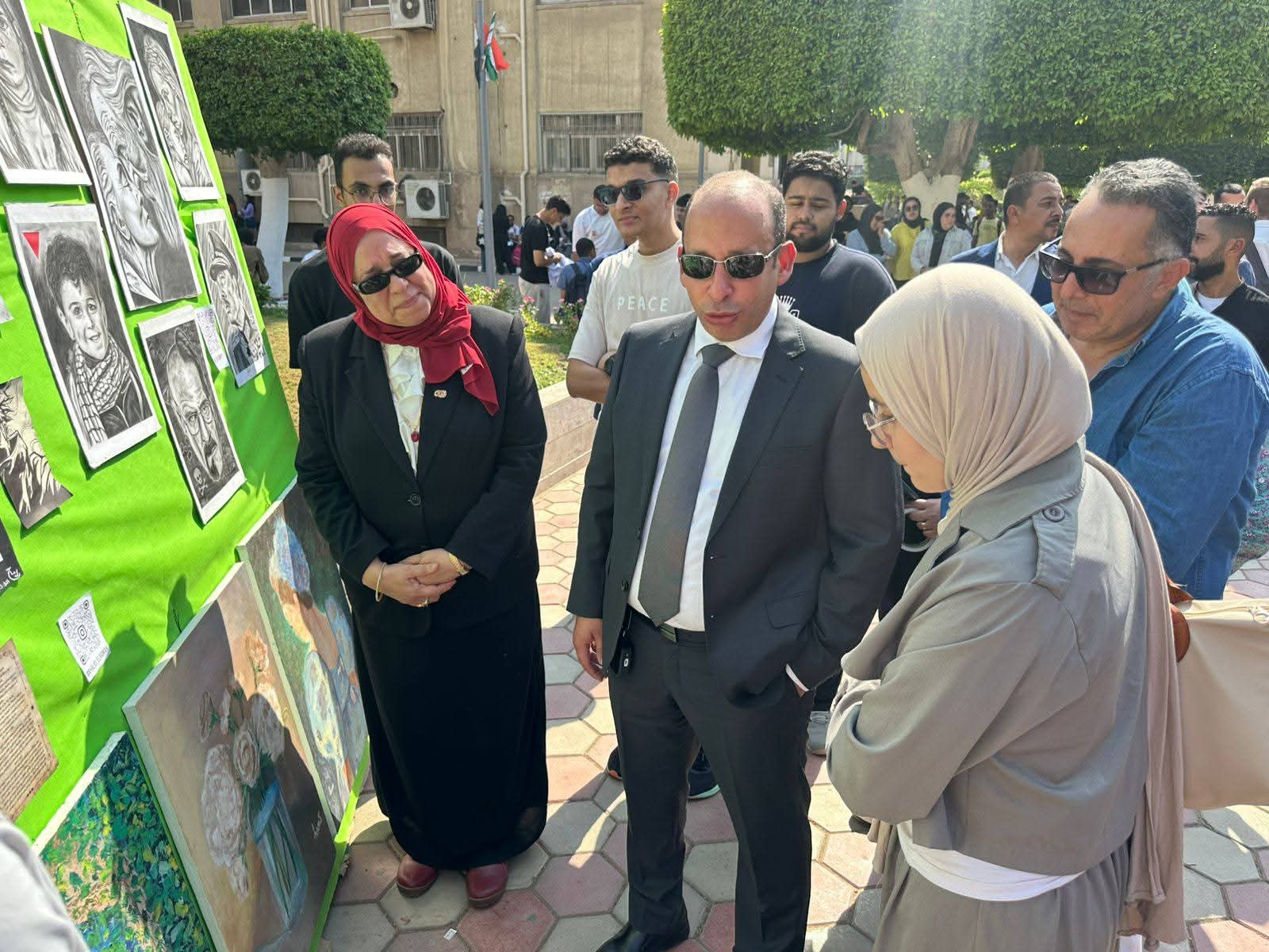 FB IMG 1760783458551 مصرنا طلاب قصر العيني يجسدون روح أكتوبر بالإبداع الفني والمشغولات اليدوية موقع في الجامعة