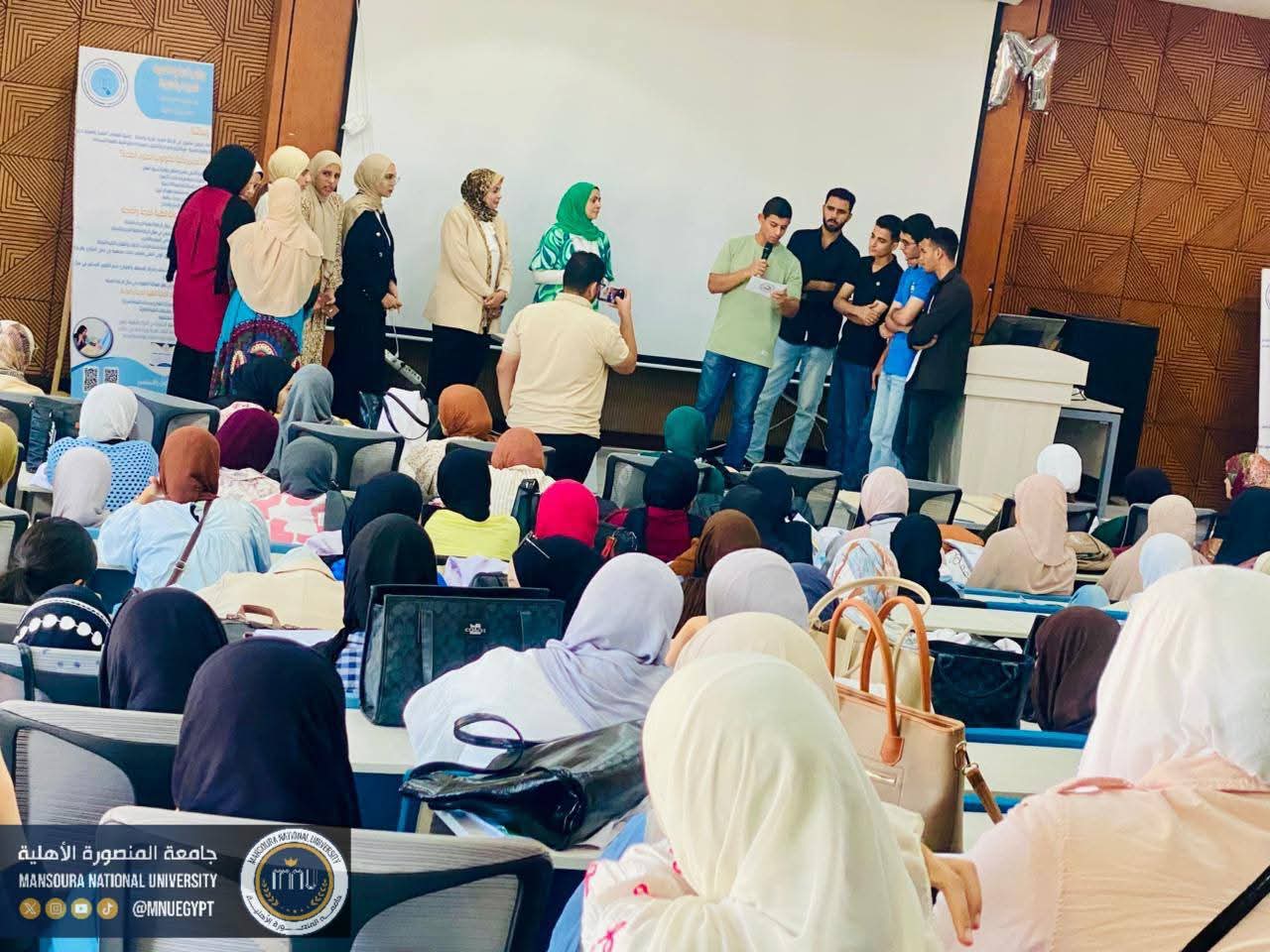 FB IMG 1760948211419 البحث جامعة المنصورة الأهلية تبتكر تجربة تعليمية تفاعلية بعنوان «صندوق الأسرار البكتيرية» موقع في الجامعة