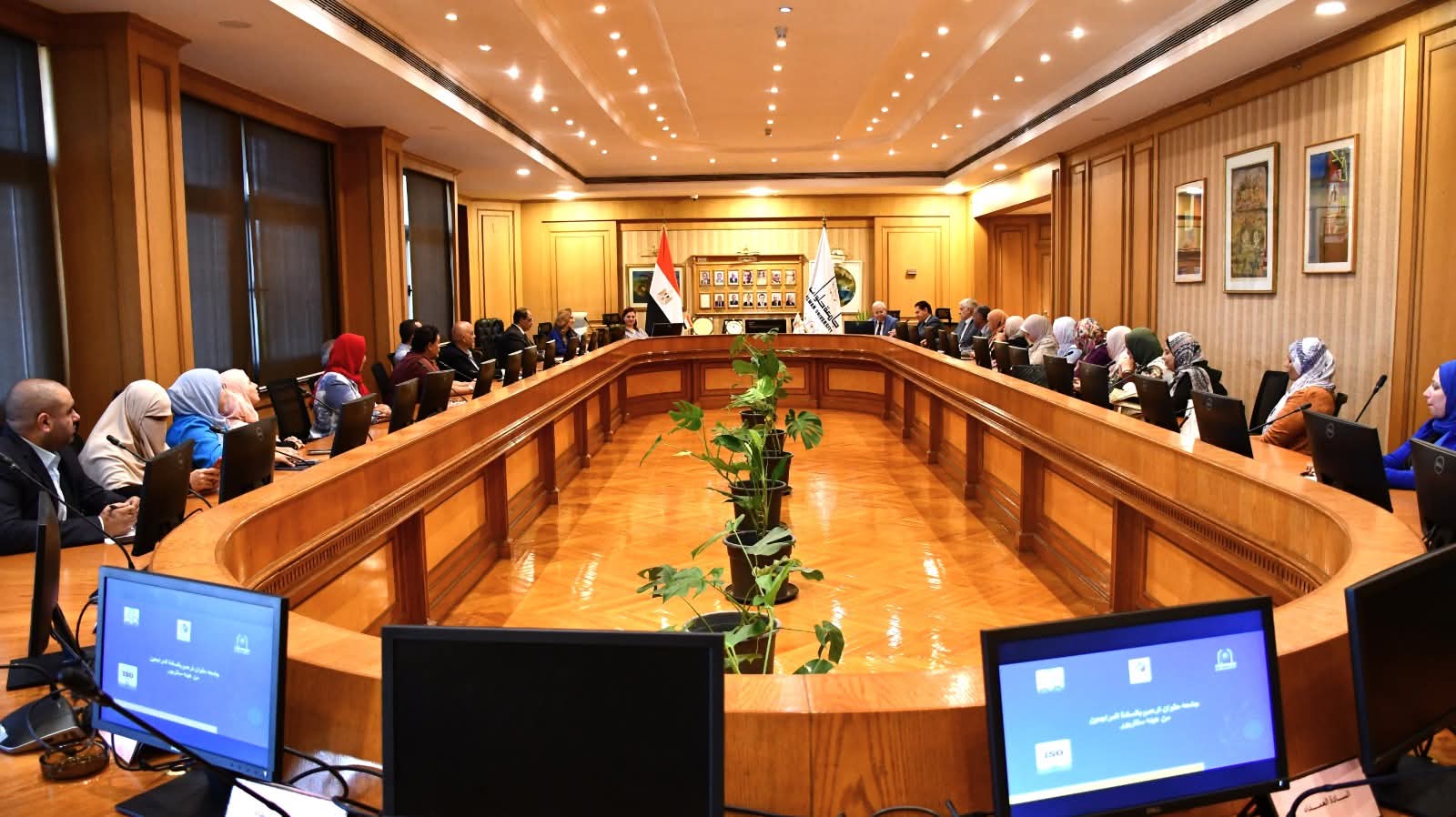 FB IMG 1760953290255 جامعة جامعة حلوان تستضيف وفد هيئة "سنتر يور" لمراجعة الجودة الإدارية وتعزيز التميز المؤسسي موقع في الجامعة