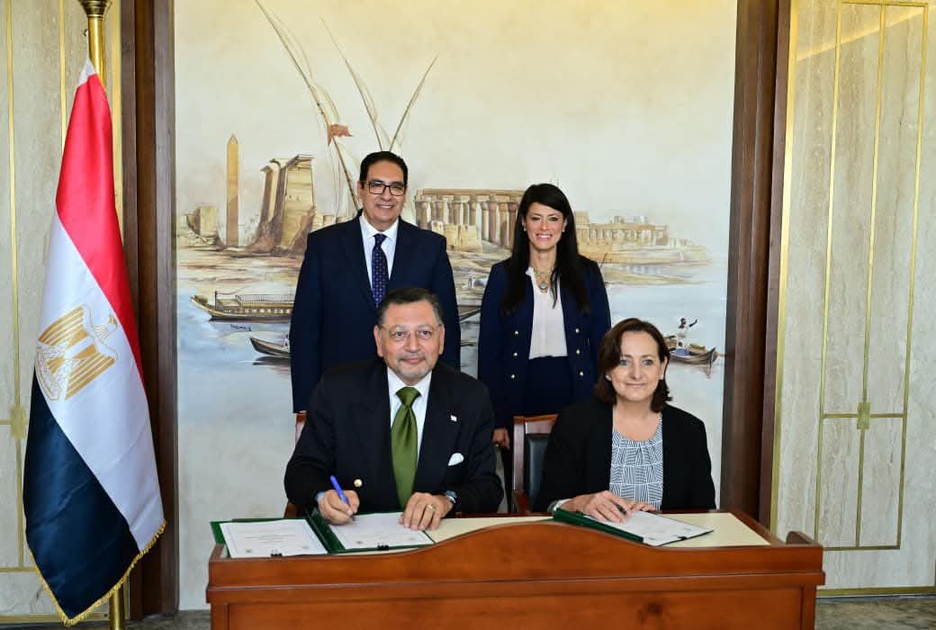 FB IMG 1761038567281 جامعة جامعة القاهرة والمعهد القومي للحوكمة يوقعان بروتوكول تطوير الحوكمة وبناء القدرات البشرية موقع في الجامعة