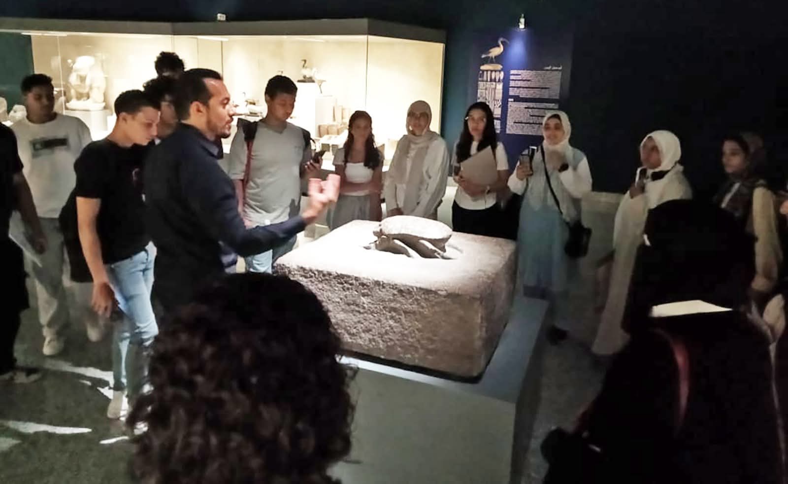 FB IMG 1761211631667 جامعة الملك طلاب عمارة جامعة الملك سلمان يدمجون الفن بالتراث في زيارة ميدانية لمتحف شرم الشيخ موقع في الجامعة