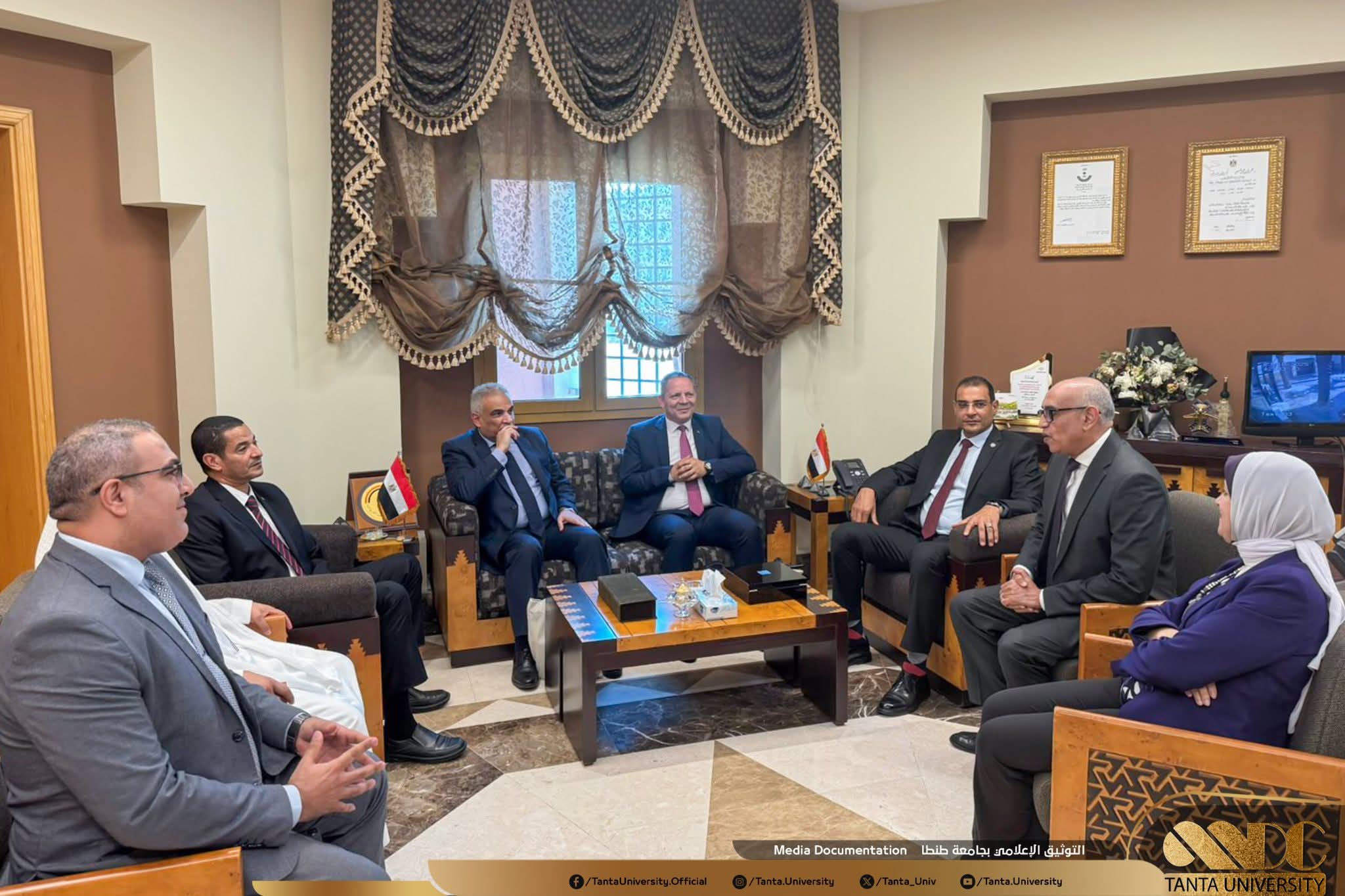 FB IMG 1761243863112 التعاون جامعة طنطا تؤكد دعم السفارات المصرية للمؤسسات التعليمية خلال مشاركتها بالمعرض الخليجي بجدة موقع في الجامعة