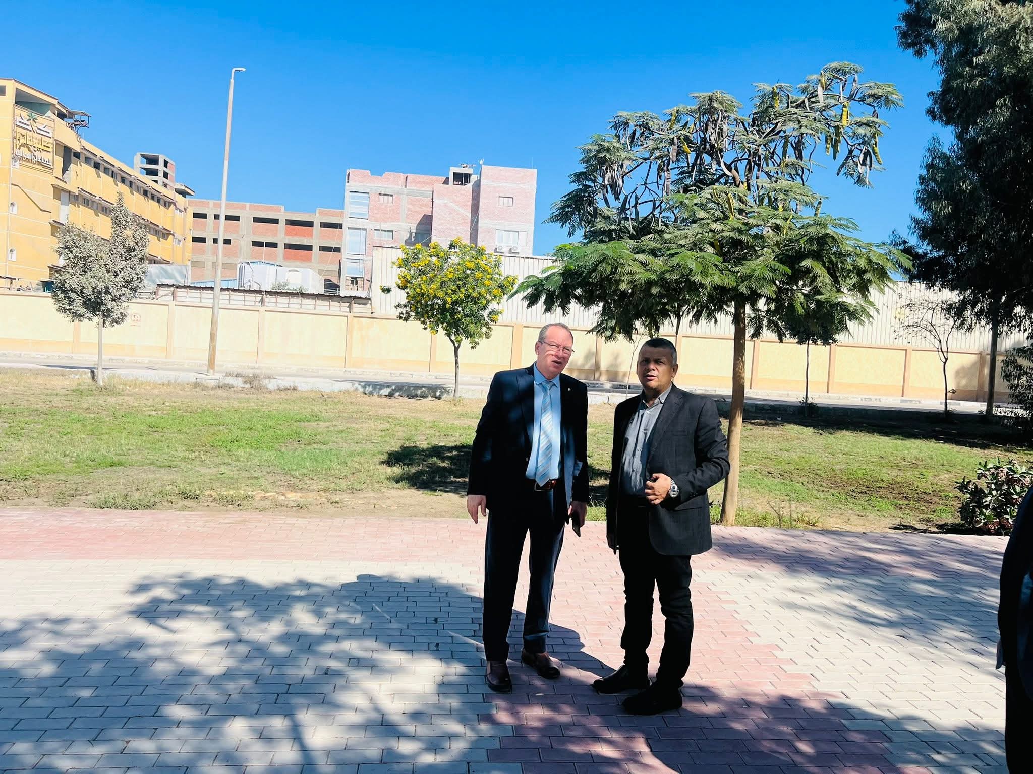 FB IMG 1761487758955 جامعة الدلتا رئيس جامعة الدلتا التكنولوجية يتفقد الحرم الجامعي ويتابع سير العمل والخدمات المقدمة للطلاب موقع في الجامعة